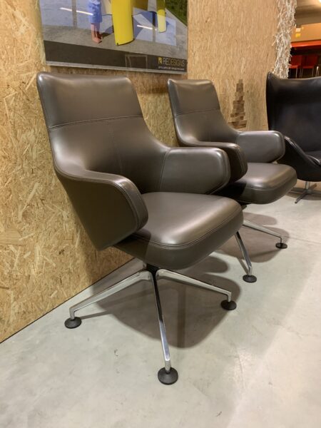 VITRA GRAND CONFERENCE PREMIUM STOEL
