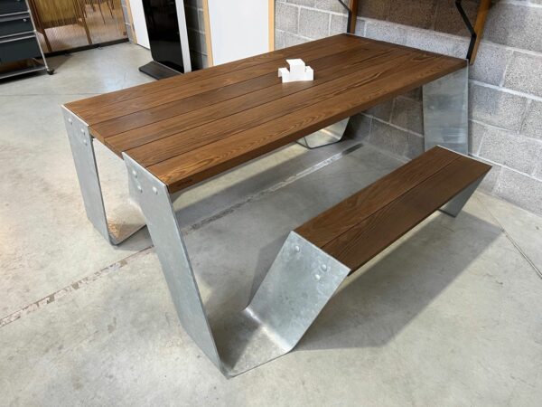 EXTREMIS HOPPER TUINTAFEL HELLWOOD 180x160x74