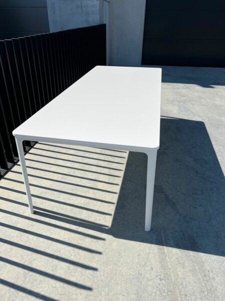 PLATE DINING TABLE VITRA – showroommodel