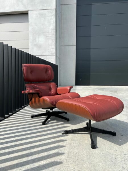 EAMES VITRA LOUNGE MET VOETENBANK
