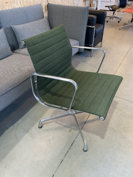 EAMES VITRA EA107