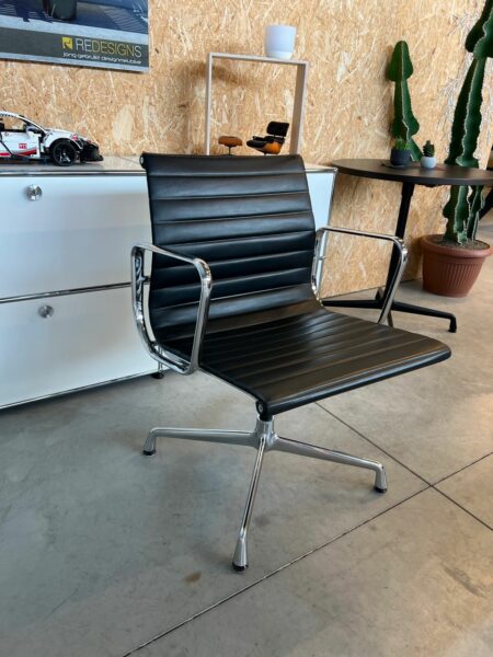 EAMES VITRA EA108 LEDER