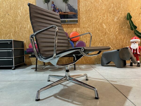 EAMES EA116 VITRA LOUNGESTOEL