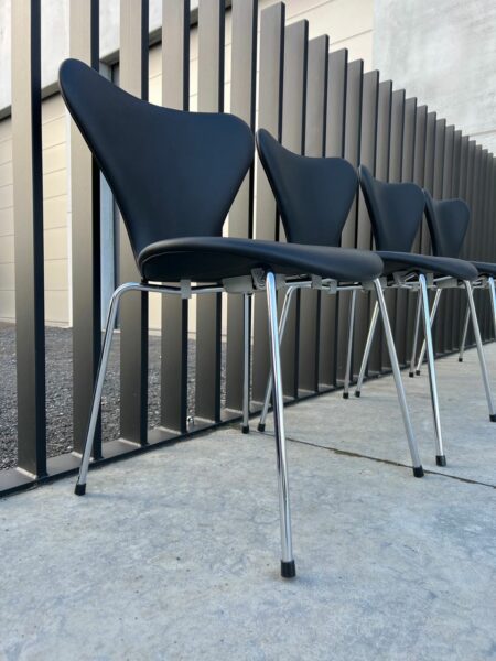 FRITZ HANSEN ARNE JACOBSEN SERIES 7 LEDER