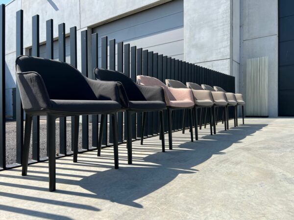 SOFTSHELL CHAIR VITRA DONKERGRIJS