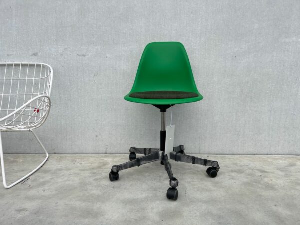 EAMES VITRA PSCC BUREAUSTOEL, ONGEBRUIKT!