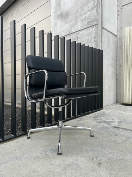 EAMES VITRA EA208 STOEL