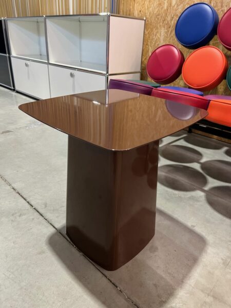 METAL SIDE TABLE VITRA BRUIN MIDDELGROOT