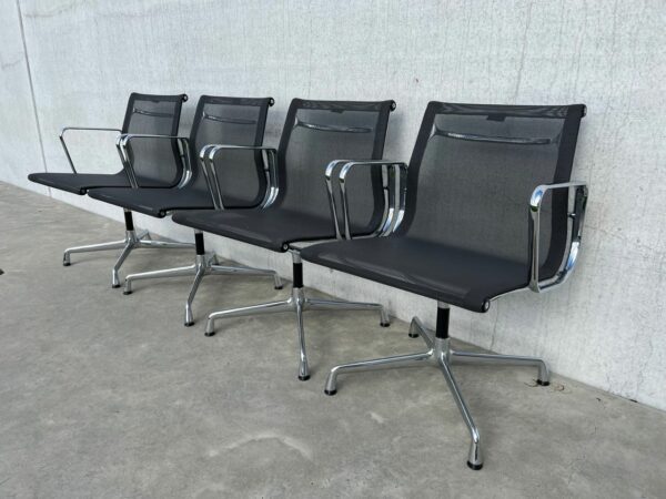 EAMES EA108 VITRA NETWEAVE STOEL