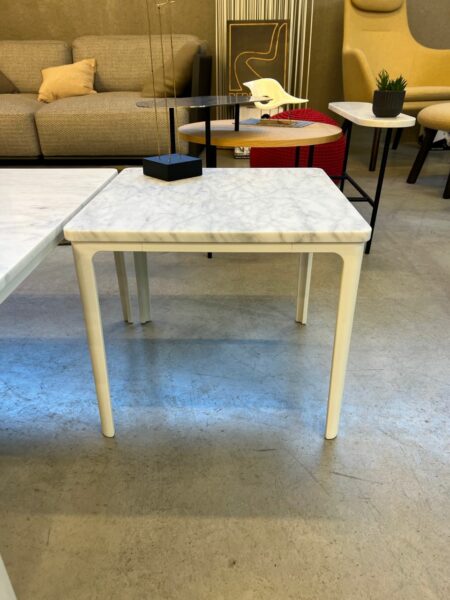 PLATE TABLE VITRA CARRARA: 370 x 410 x 410 – showroommodel