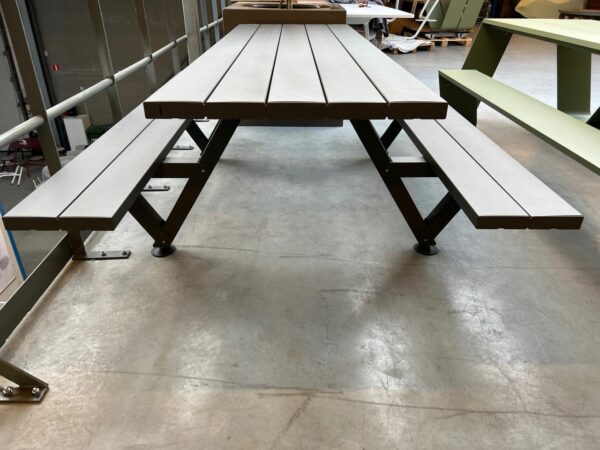 Verkocht, sorry! EXTREMIS MARINA PICNIC TUINTAFEL – SHOWROOMMODEL