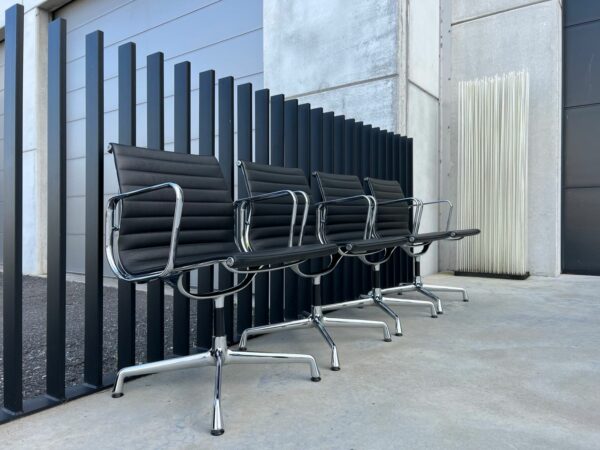 VITRA EAMES EA108 LEDEREN STOEL
