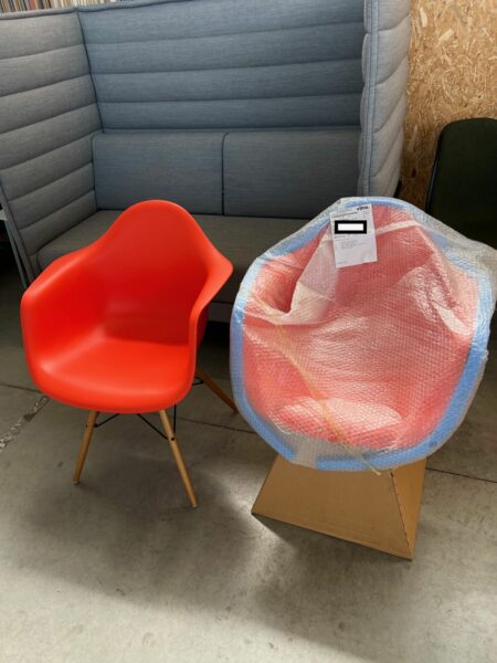 EAMES VITRA DAW STOEL – ONGEBRUIKT