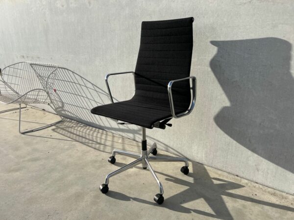 EAMES VITRA EA119 HOPSAK BUREAUSTOEL