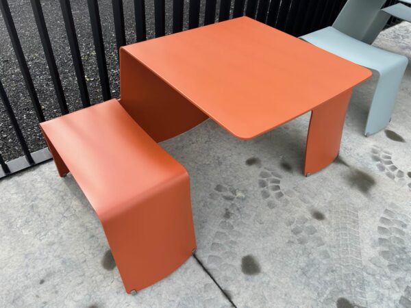 EXTREMIS PICNIC TUINTAFEL COPPERBROWN. – SHOWROOMMODEL – GERESERVEERD