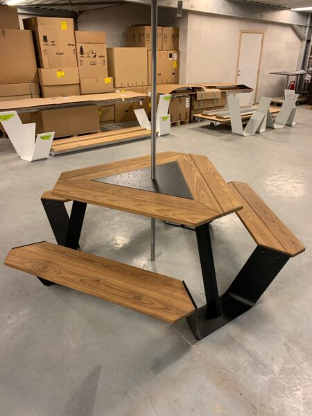 EXTREMIS ANKER TUINTAFELS ZWART OF EARTH, showroommodellen