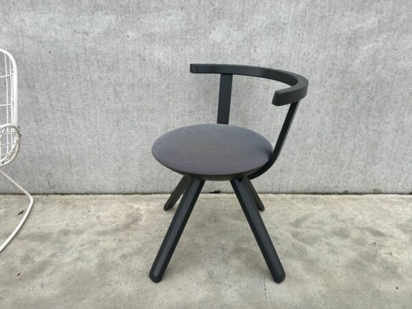 Rival chair KG002
