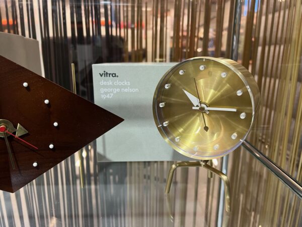 VITRA TRIPOD CLOCK, ongebruikt