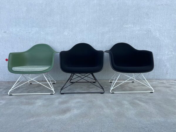 VITRA EAMES LAR STOELEN – SHOWROOMMODELLEN