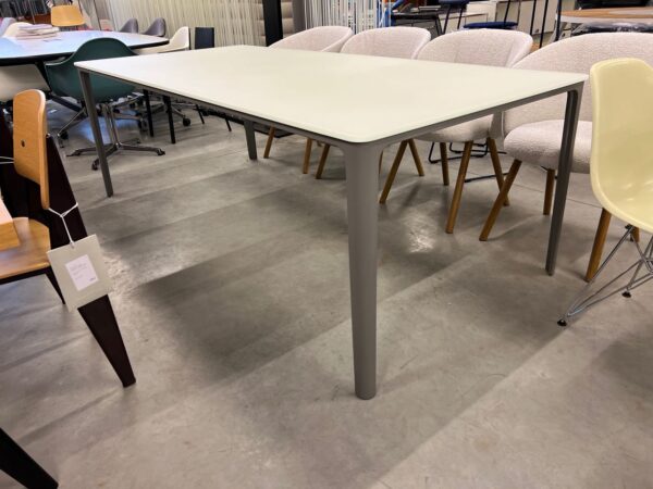 VITRA PLATE TABLE, 2M20 – OOK OUTDOOR
