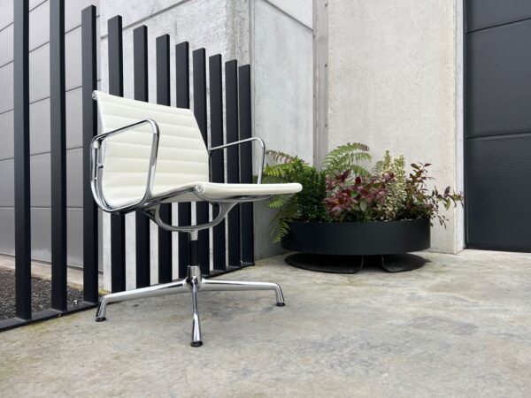 VITRA EAMES EA108 WIT LEDER, 4X