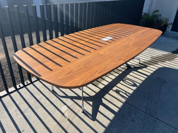 VITRA EAMES SEGMENTED TAFEL 280CM