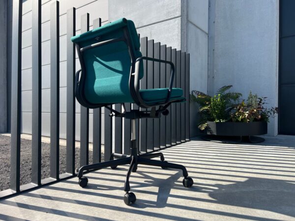 VITRA EAMES EA217 BUREAUSTOEL, SHOWROOMMODEL