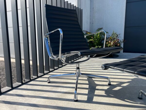 VITRA EAMES EA116 LOUNGE LEDER  – COLLECTOR’S ITEM
