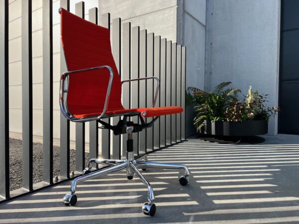 VITRA EAMES EA119 BUREAUSTOEL